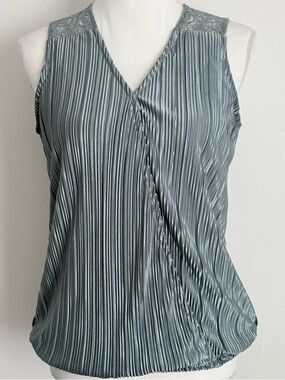 Daytrip Sage Green Pleated Sleeveless Blouse Lace Back Size Medium